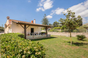 Citrus house near the sandy beach, parking & wifi